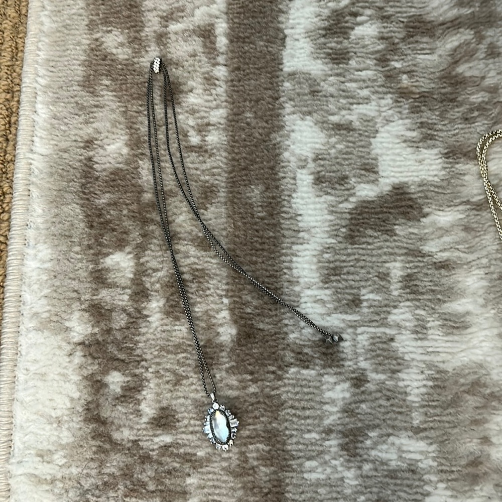 Kendra Scott necklace